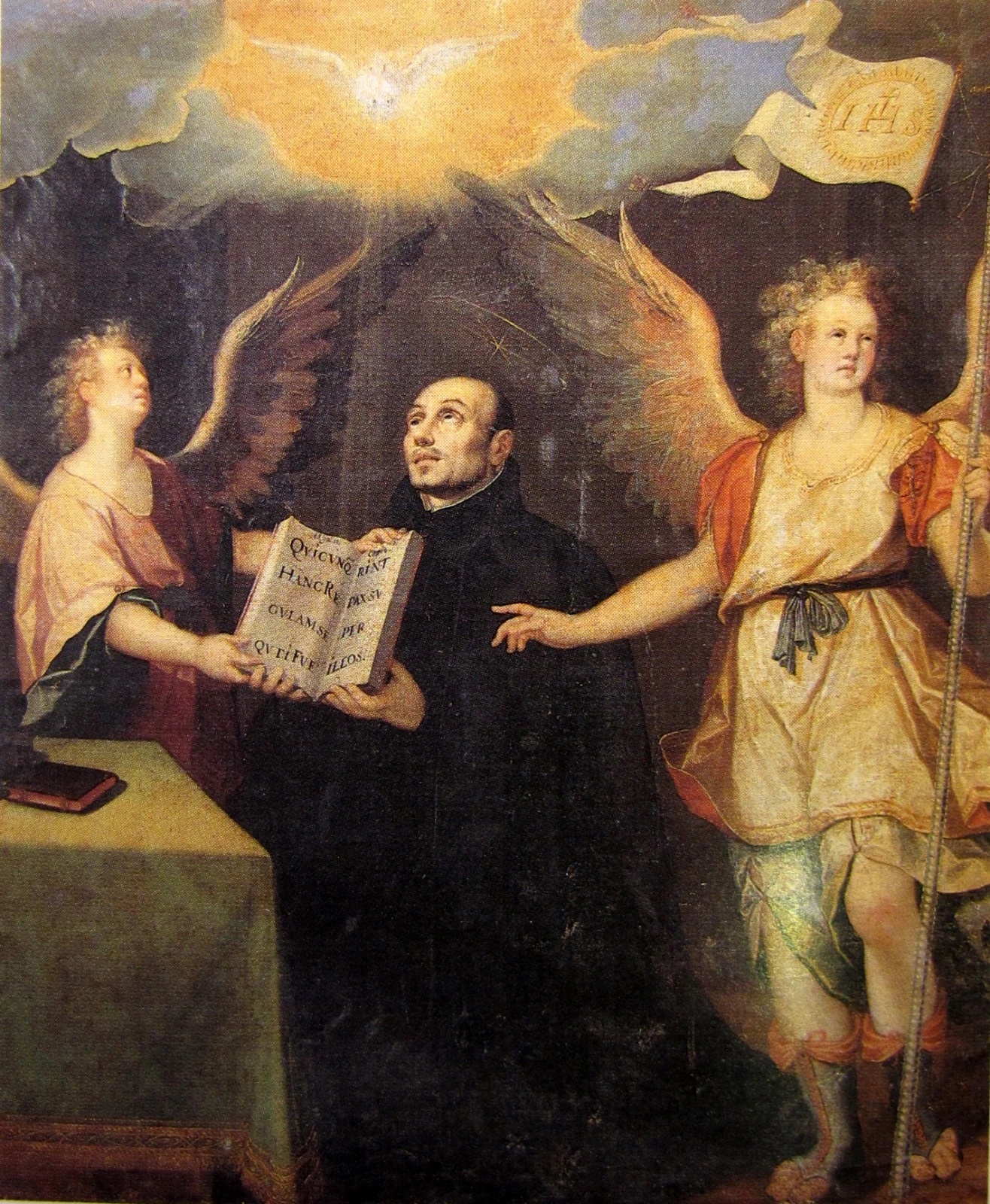 De heilige Ignatius van Loyola tussen engelen met het IHS-monogram